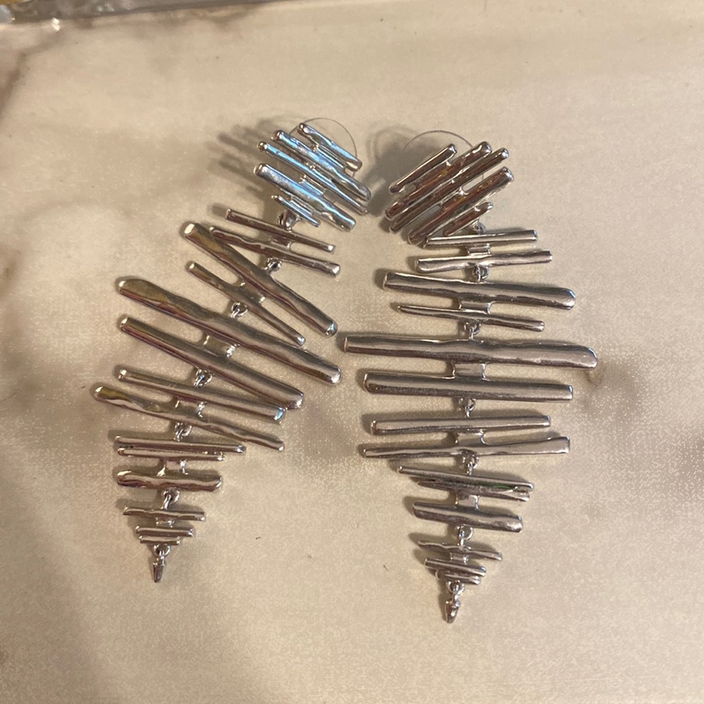 Kendra Scott Madelyn Statement earrings